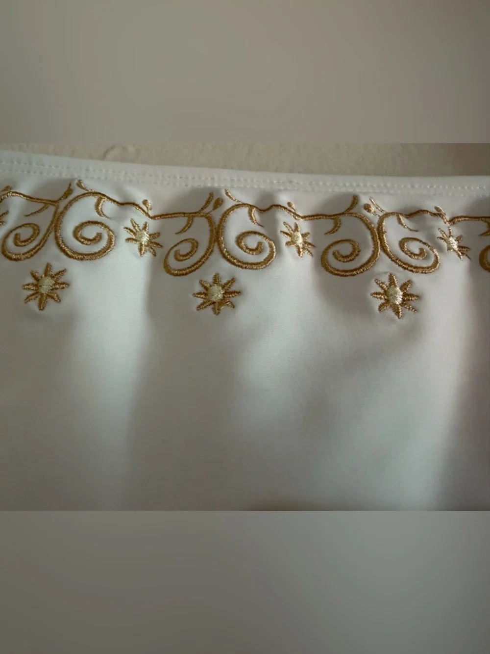 Cupshe Cream/white Bikini Set with Gold Embroidery with necklace. - Picture 8 of 13